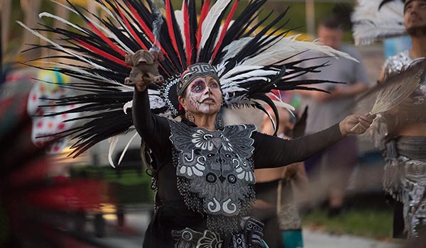 Dia De Los Muertos performer